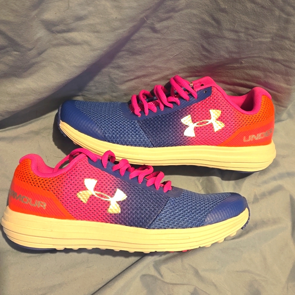 Under Armor athletic shoes 4Y 5.5W